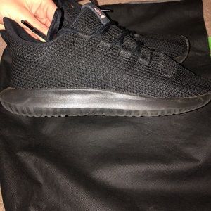 Black Adidas Swift Run sneakers